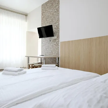 Deluxe D 25 Апартаменти *